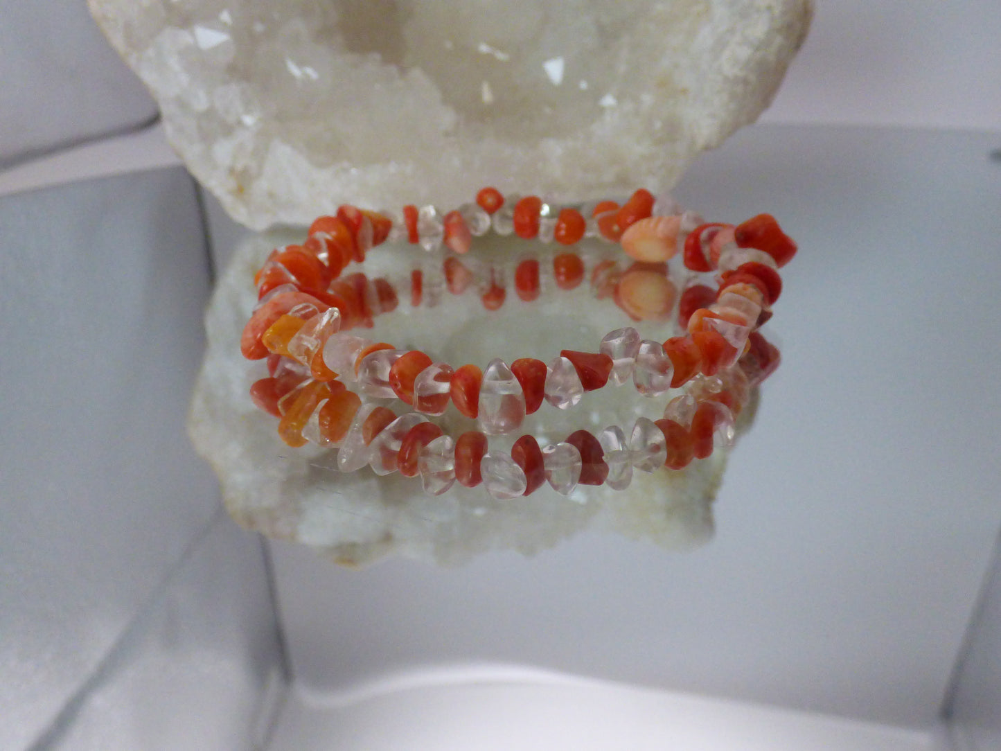 Bracelet en  cristal de roche et corail (pièce unique)