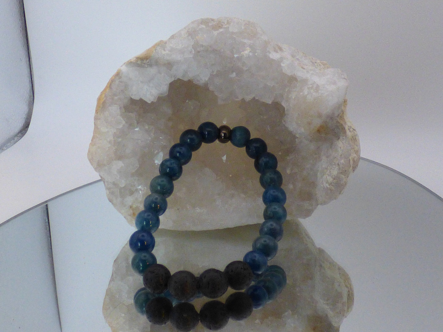 Bracelet en apatite et pierre de lave