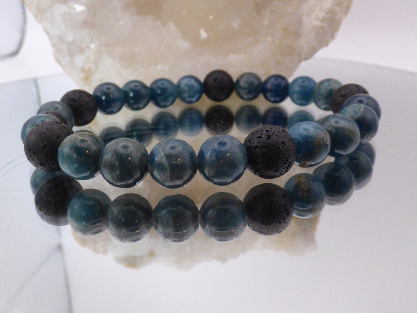 Bracelet en apatite et pierre de lave
