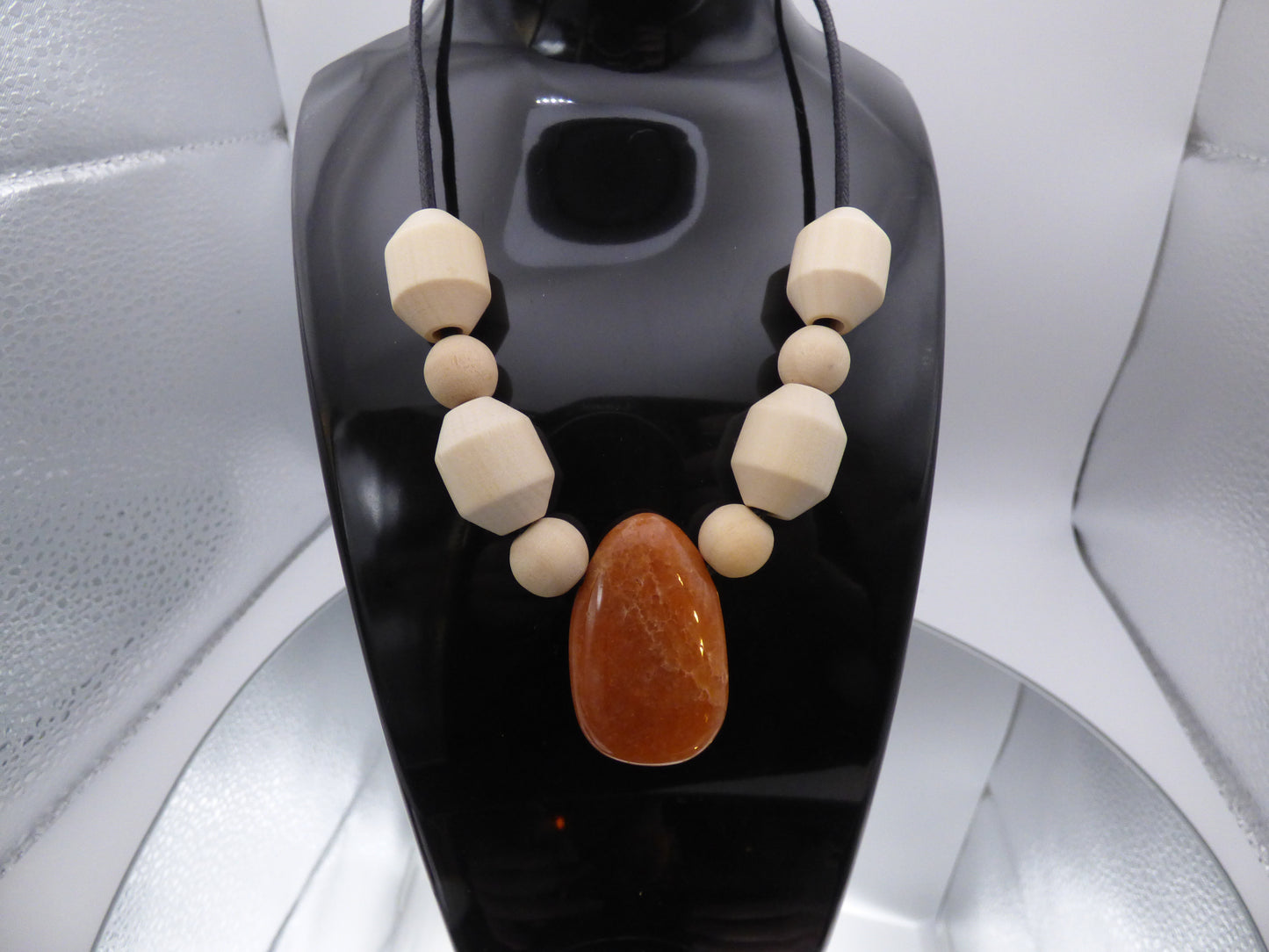 Collier en aventurine orange et perles de bois