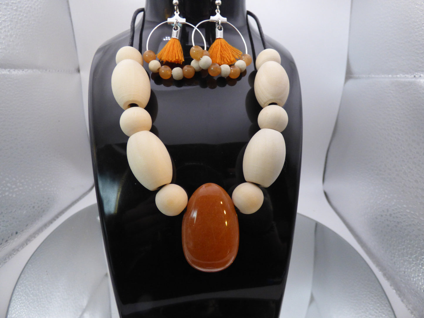 Parure en aventurine et bois